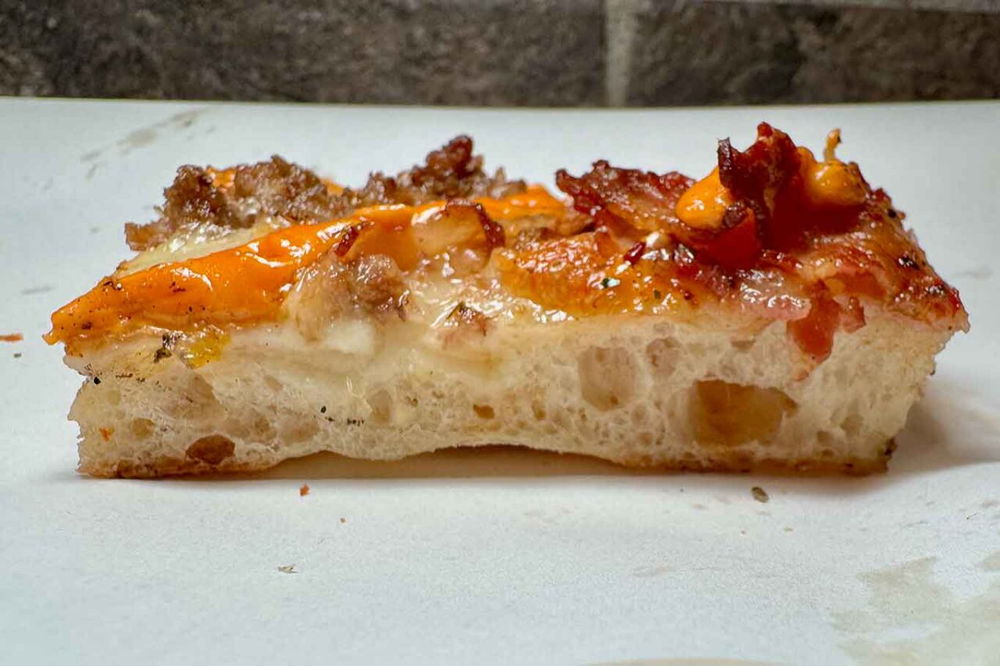 la pizza Crispy della pizzeria al taglio Magnani a Caserta