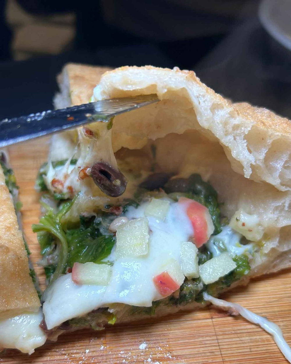 il ripieno della pizza fritta con le scarole natalizia di Davide Ruotolo della pizzeria Palazzo Petrucci di Napoli alla Finale del Campionato 2025