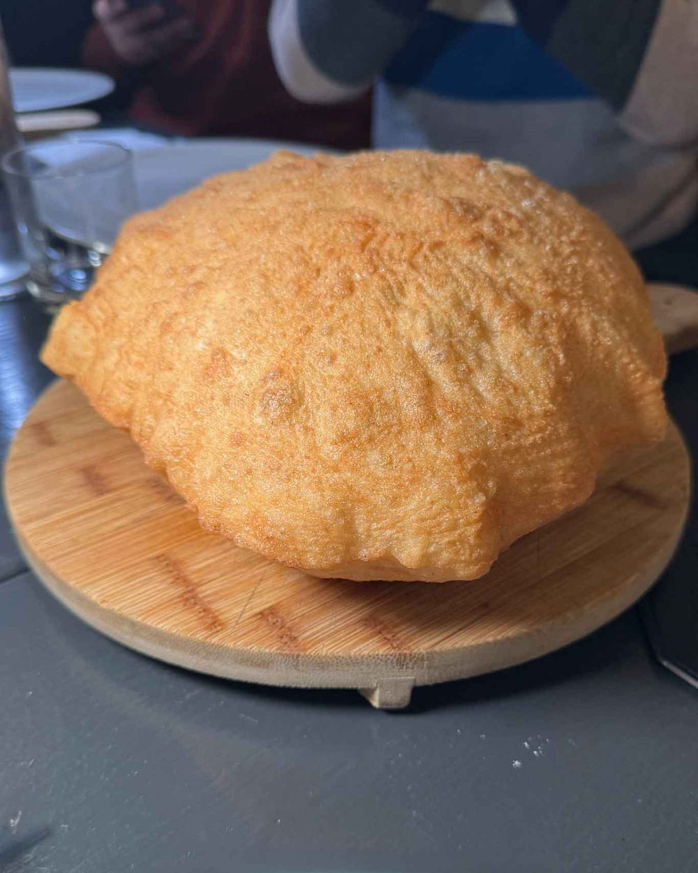 la pizza fritta con le scarole natalizia di Davide Ruotolo della pizzeria Palazzo Petrucci di Napoli alla Finale del Campionato 2025