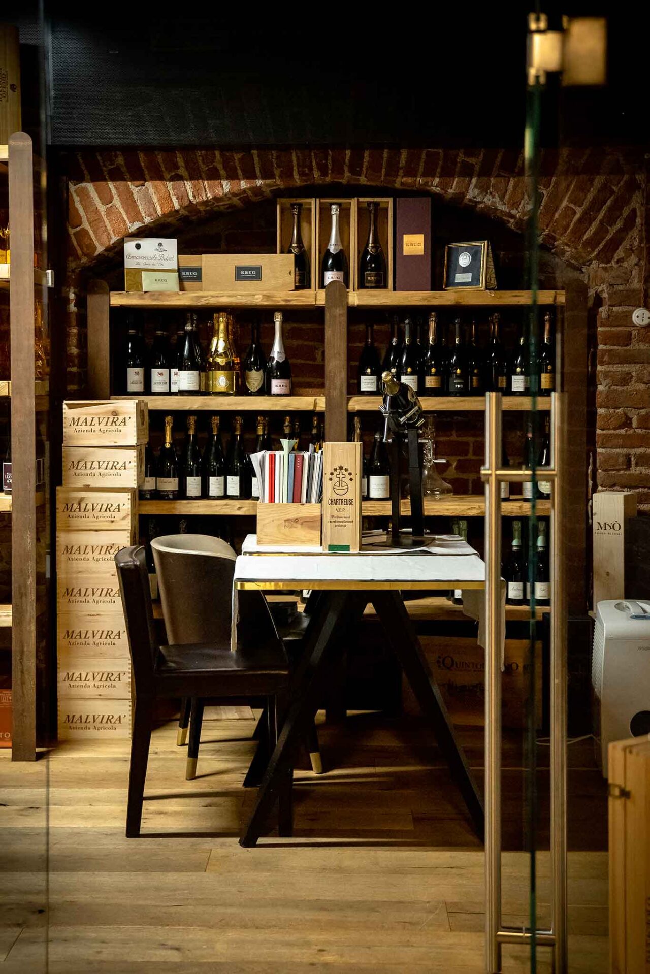 la cantina del Cannavacciuolo Bistrot Torino