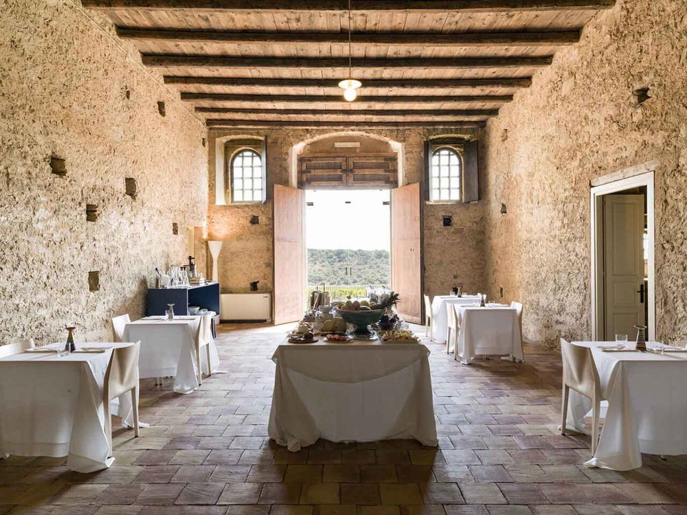 la sala colazioni del Wine Relais Feudi del Pisciotto in Sicilia