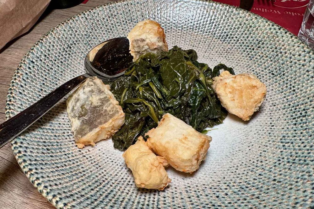 il baccalà fritto dell'Ostaria Pignatelli alla Riviera di Chiaia a Napoli