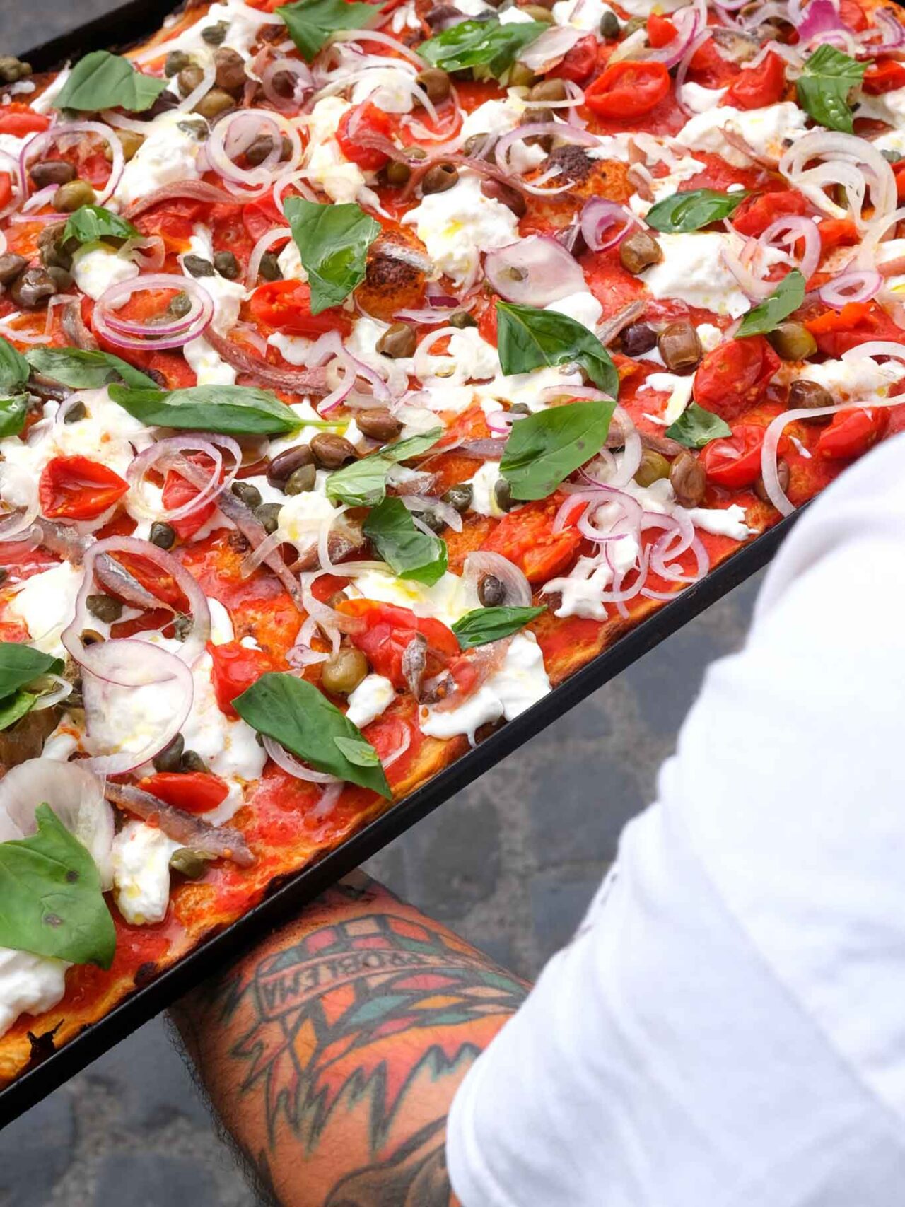 la pizza puttanesca della pizzeria Pantera a Milano