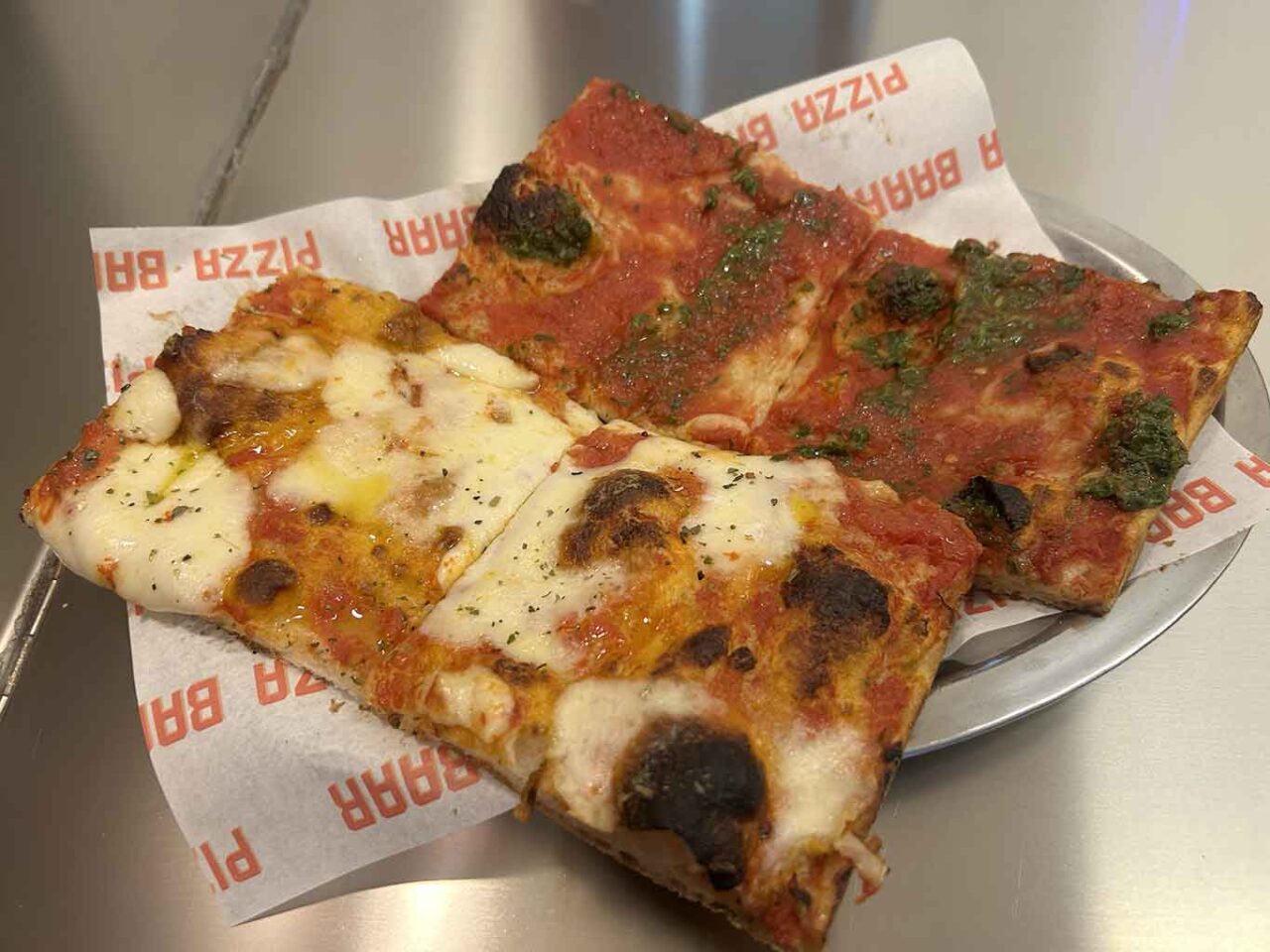 la pizza al taglio di Pizza Baar a Roma