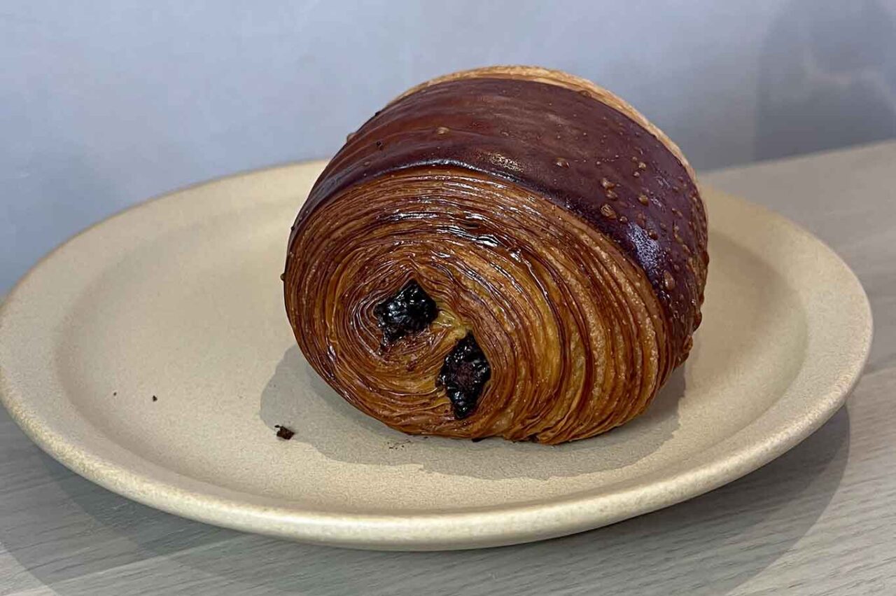 pain au chocolat di Slow bakery caffè specialty a Roma