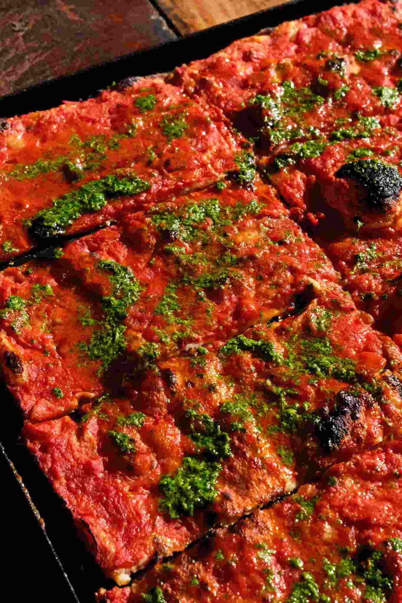 la pizza rossa della pizzeria Pantera a Milano