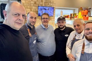 Alessandro Bruner, il pizzaiolo che usa la pala più del cellulare