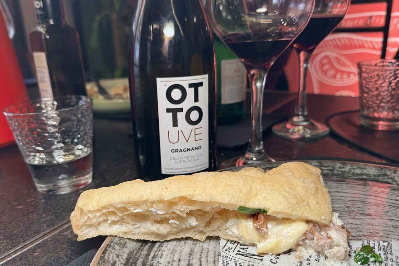 pizza e vino alla pizzeria Jolly di Gennaro Catapano a Palma Campania 