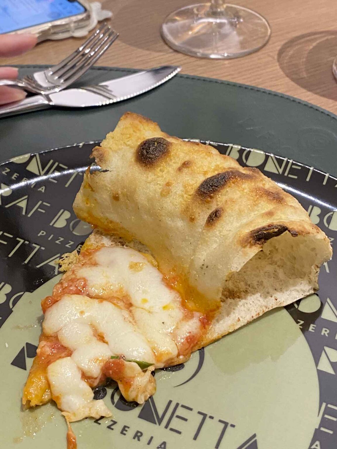 Raf Bonetta Vomero, com'è la nuova pizzeria nel quartiere di Napoli