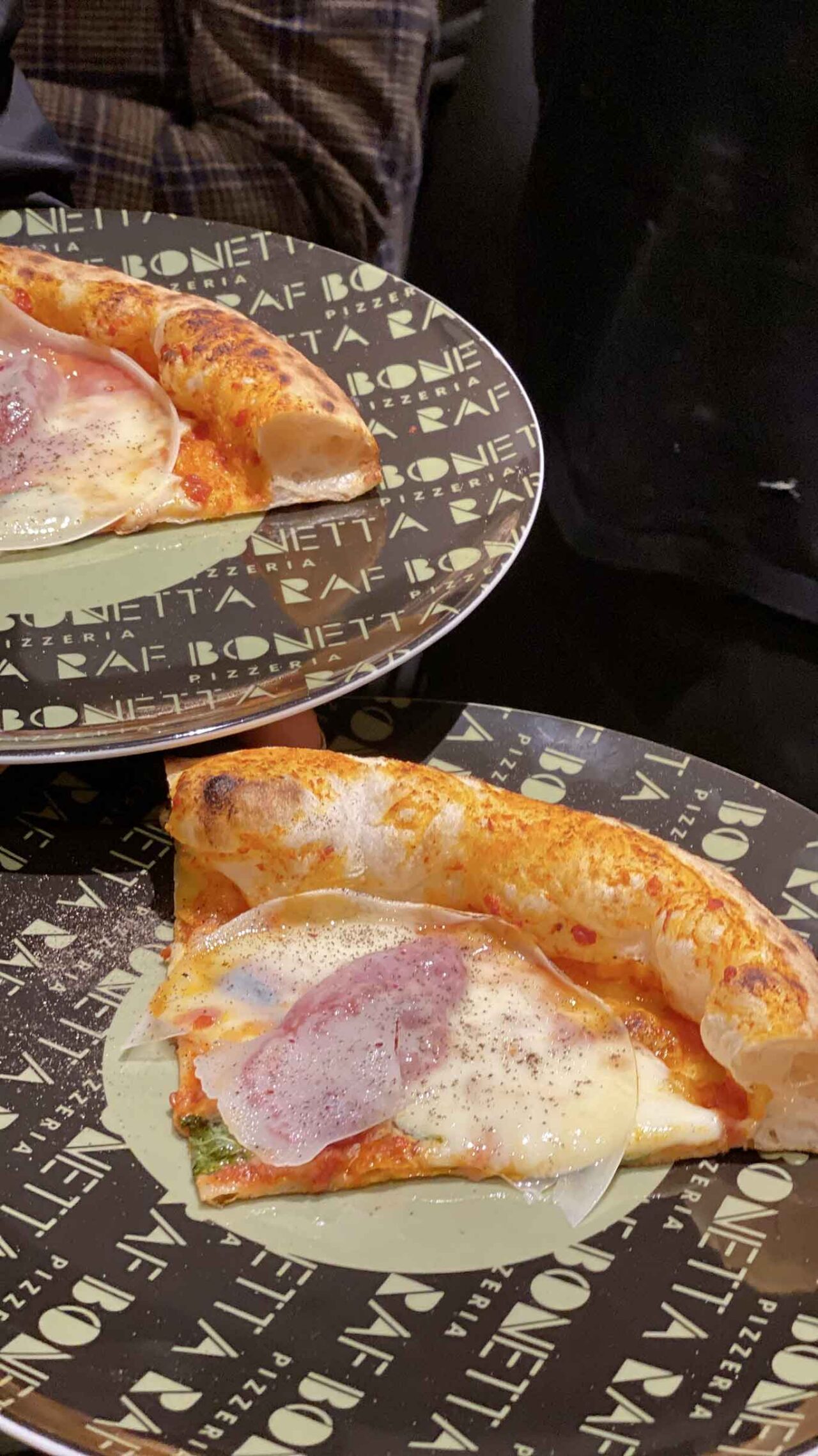 la provola e pepe ultra della pizzeria Raf Bonetta al Vomero a Napoli