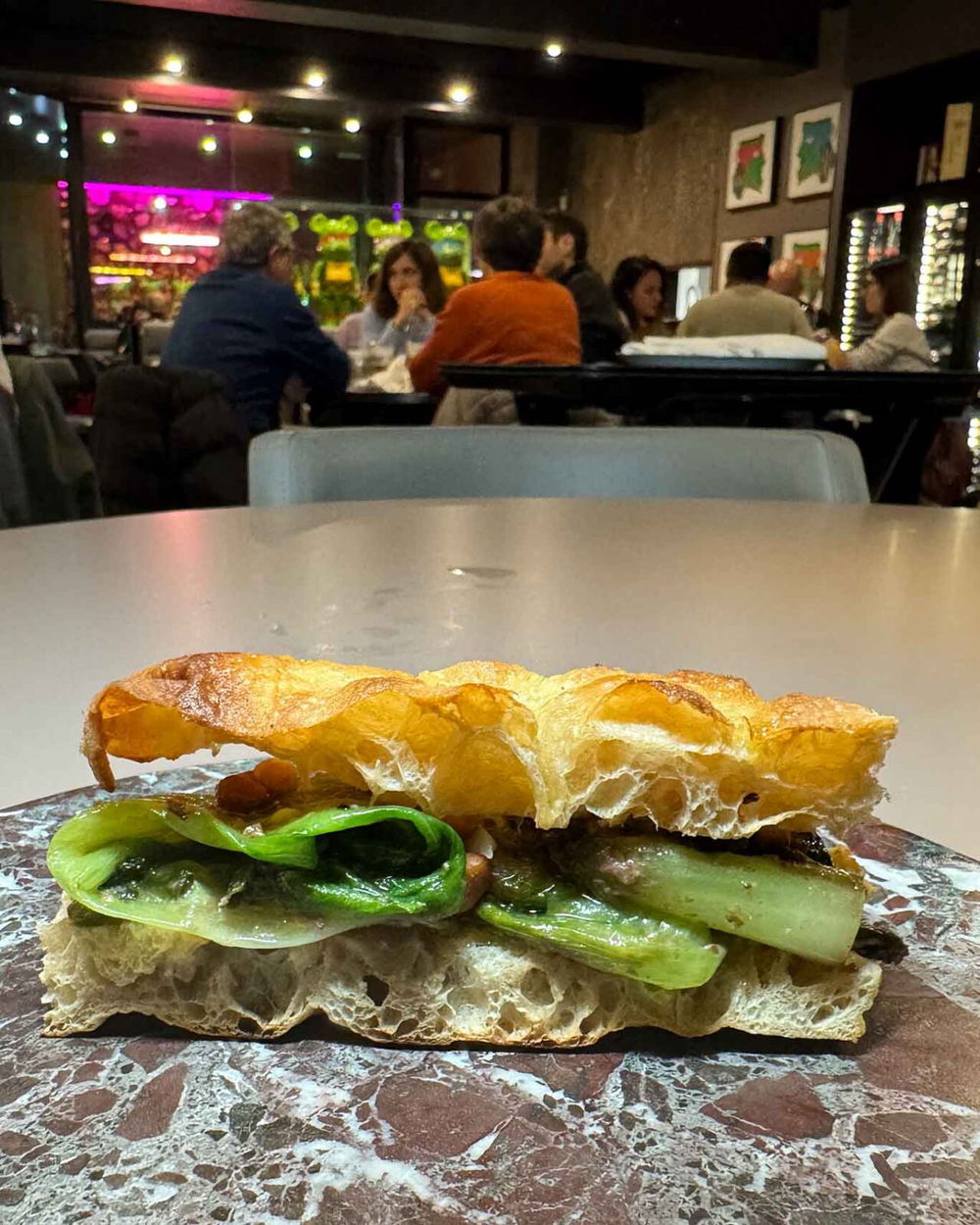 la pizza in pala con scarola napoletana della pizzeria Seu Pizza a Roma Trastevere