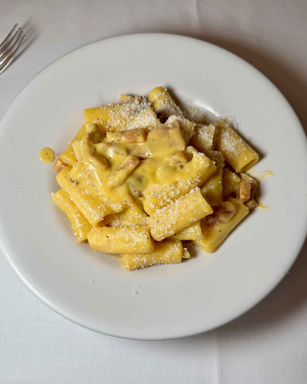 i rigatoni alla carbonara del ristorante Flavio al Velavevodetto a Roma Testaccio
