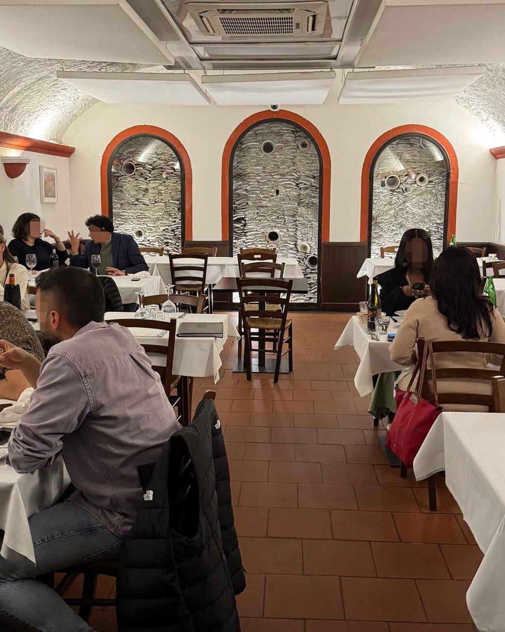 Una delle sale del ristorante Flavio al Velavevodetto a Roma Testaccio