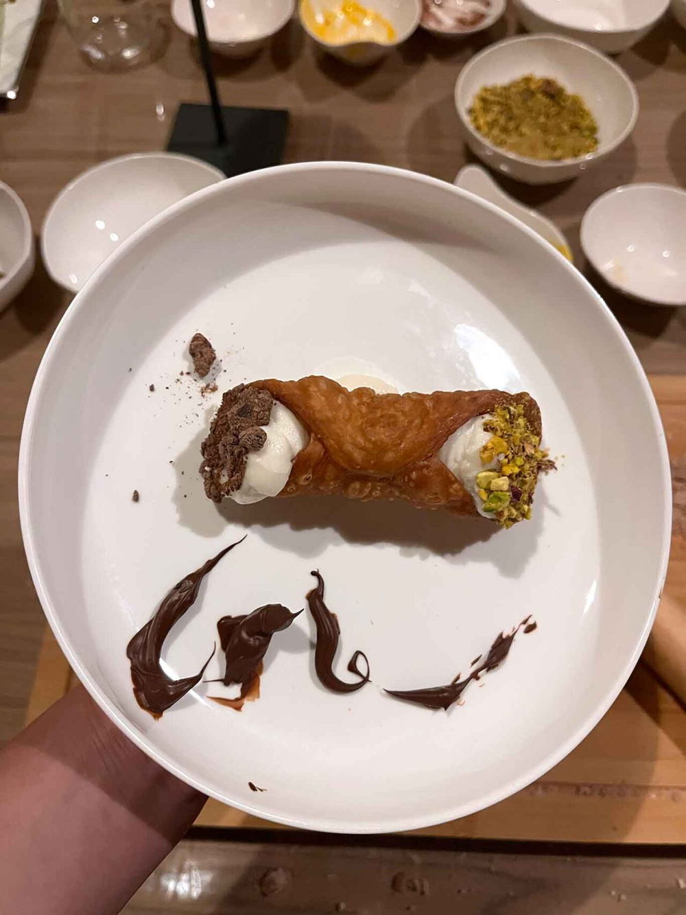 il cannolo siciliano al ristorante il Palmento del Wine Relais Feudi del Pisciotto in Sicilia