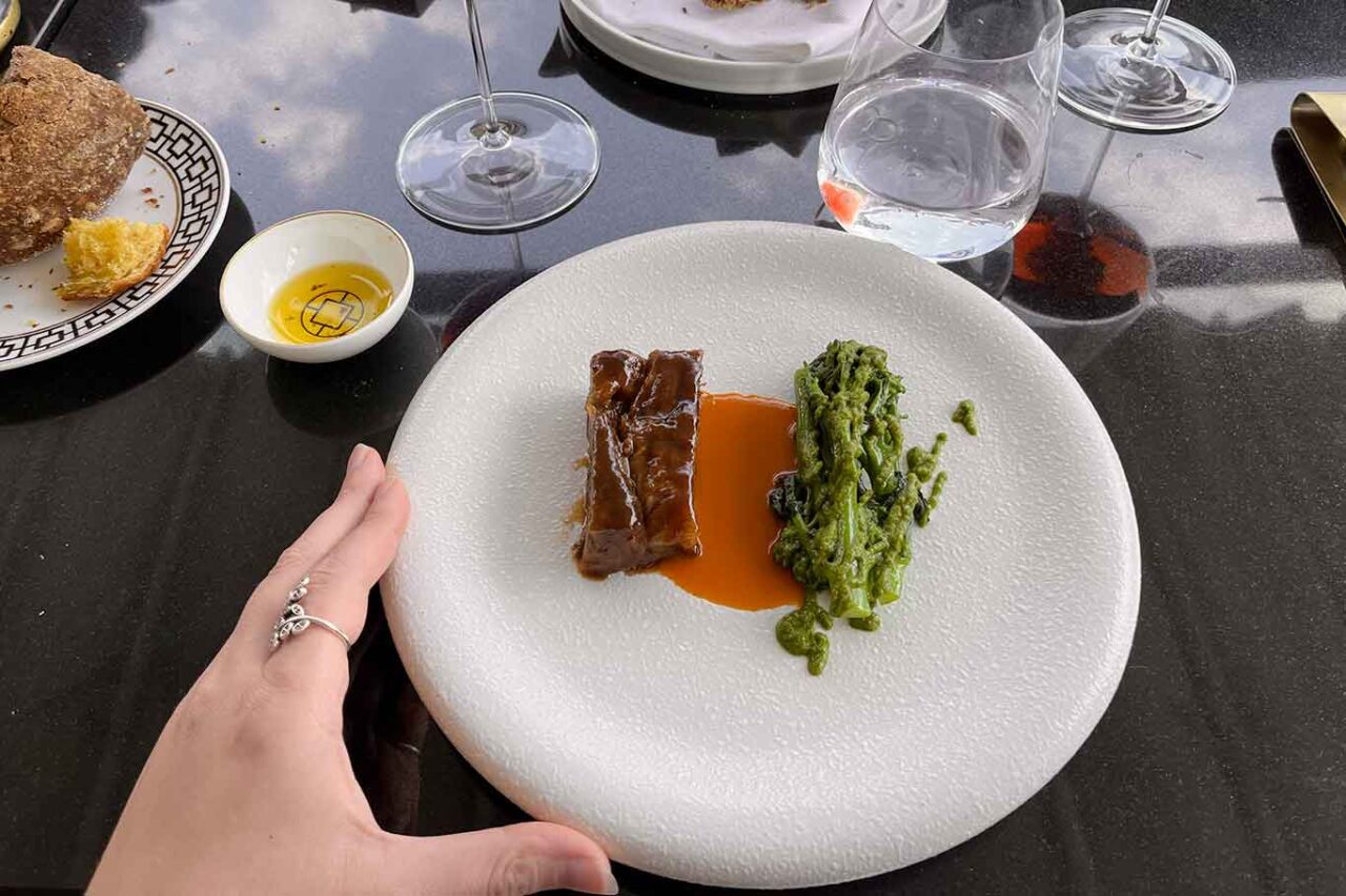 le ribs di maiale del ristorante Oro Bistrot sulla terrazza dell'NH Hotel a Roma