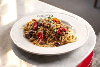 Spaghetti alla gravunaro, la ricetta di Brigida osteria a Napoli