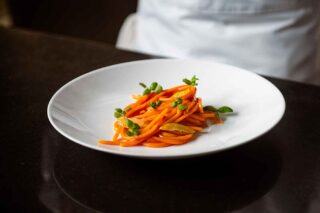 Spaghettone Innamorato e rosso, ricetta con pomodori e peperoni