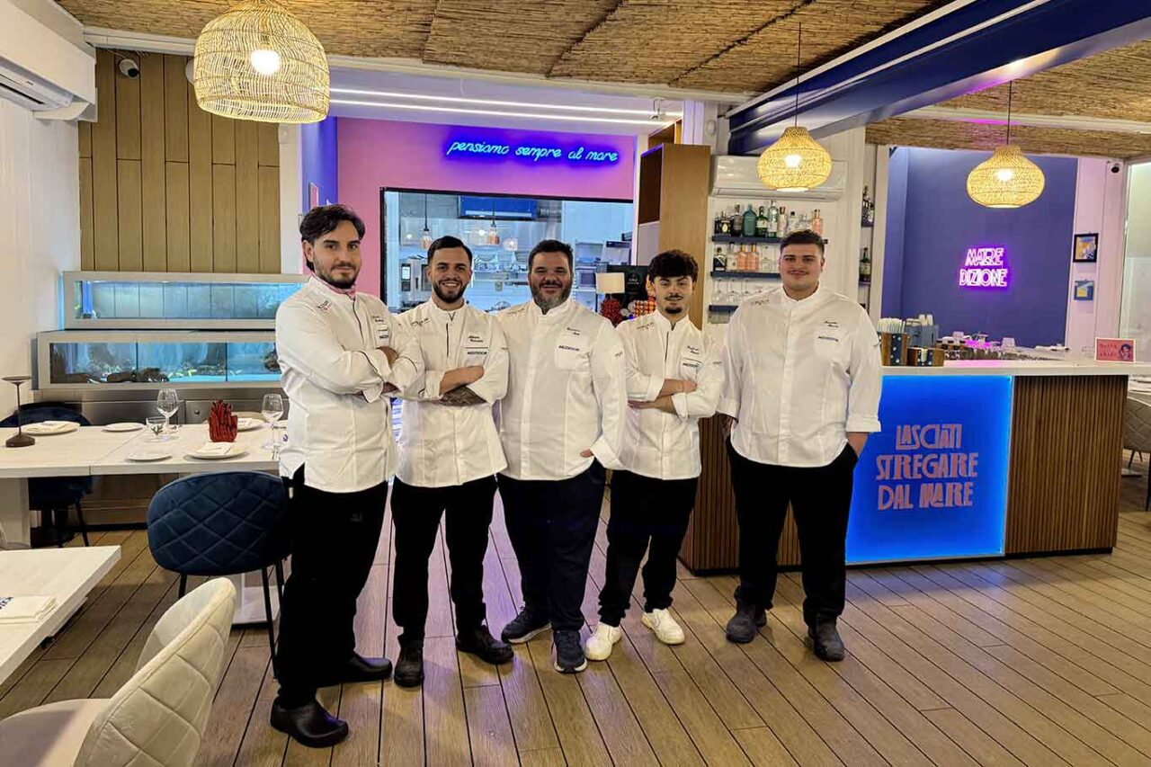 la brigata della trattoria di mare Maredizione a Cardito 