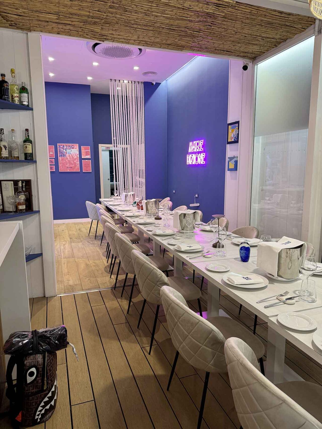 la tavolata della trattoria di mare Maredizione a Cardito 