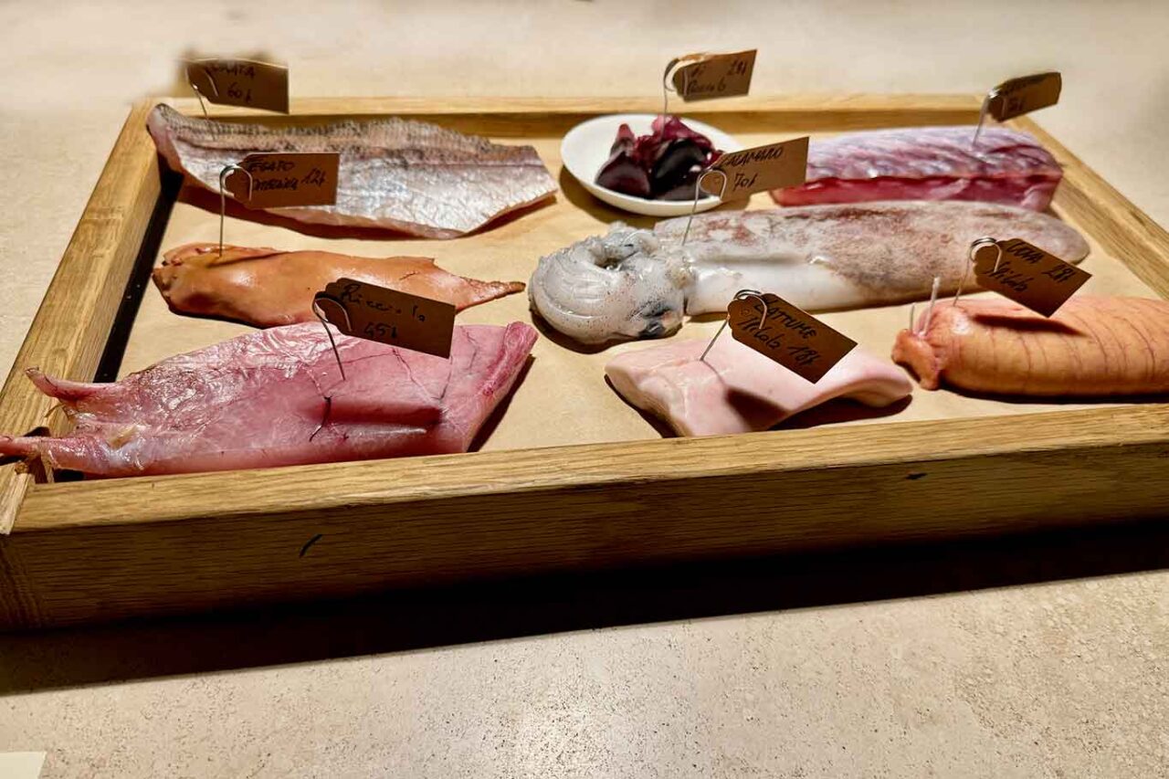 il vassoio dei pesci di giornata del ristorante Da Lucio a Rimini