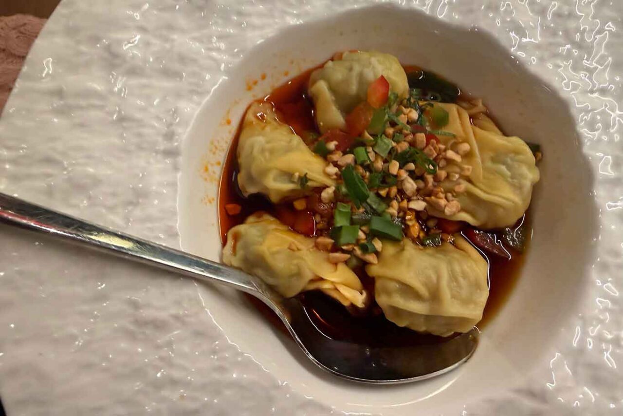 i wonton piccanti di Dragon Kitchen ristorante cinese a Milano 