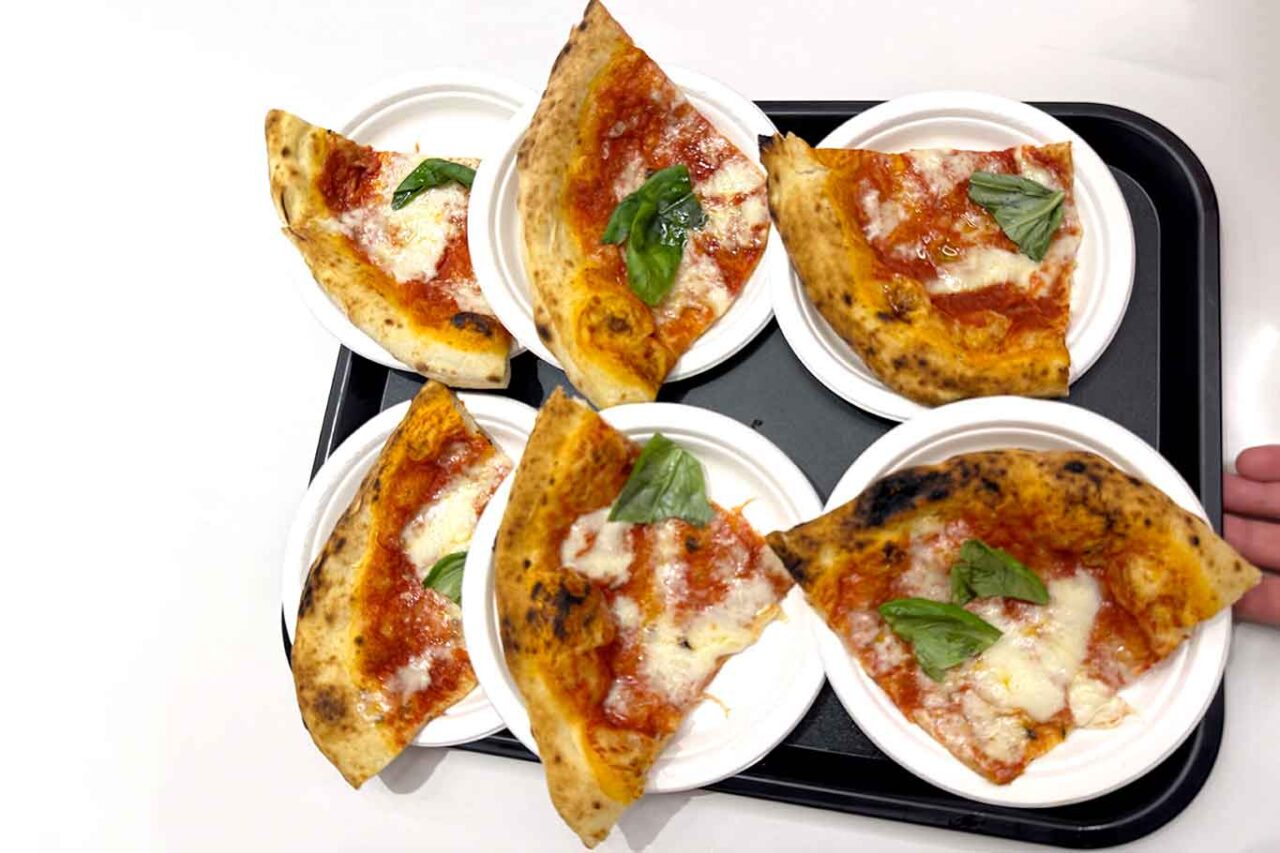 la pizza margherita di Gino Sorbillo POP Pizza a Milano