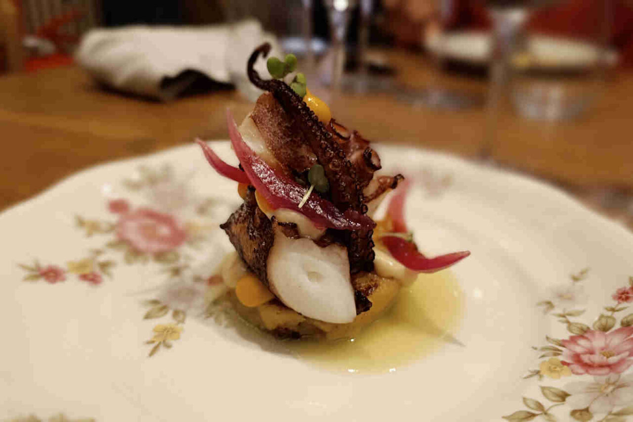 Polpo arrosto rosti di patate e cipolla in agrodolce