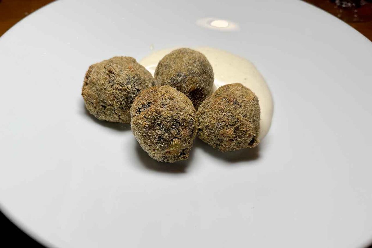 le polpette salsiccia e broccoli dell'Osteria Canali al centro di Salerno