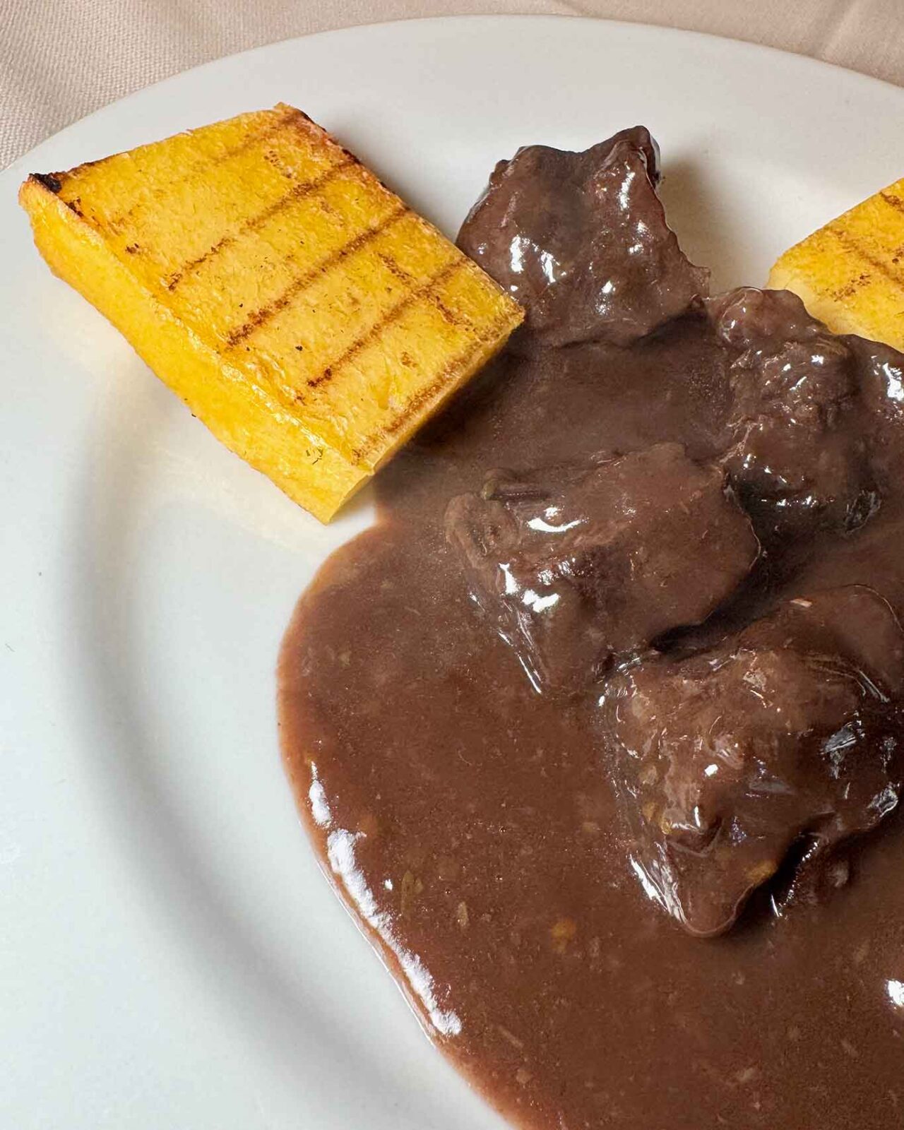 polenta con manzo dell'Osteria Numero 2 a San Giorgio Bigarello vicino Mantova