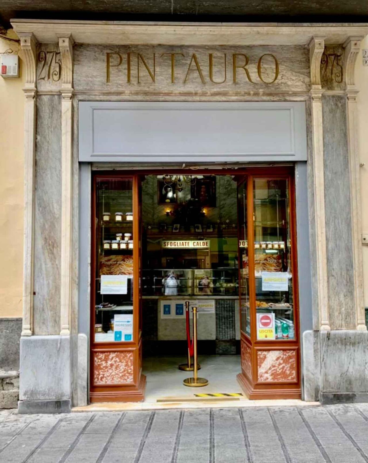 la pasticceria Pintauro a Napoli