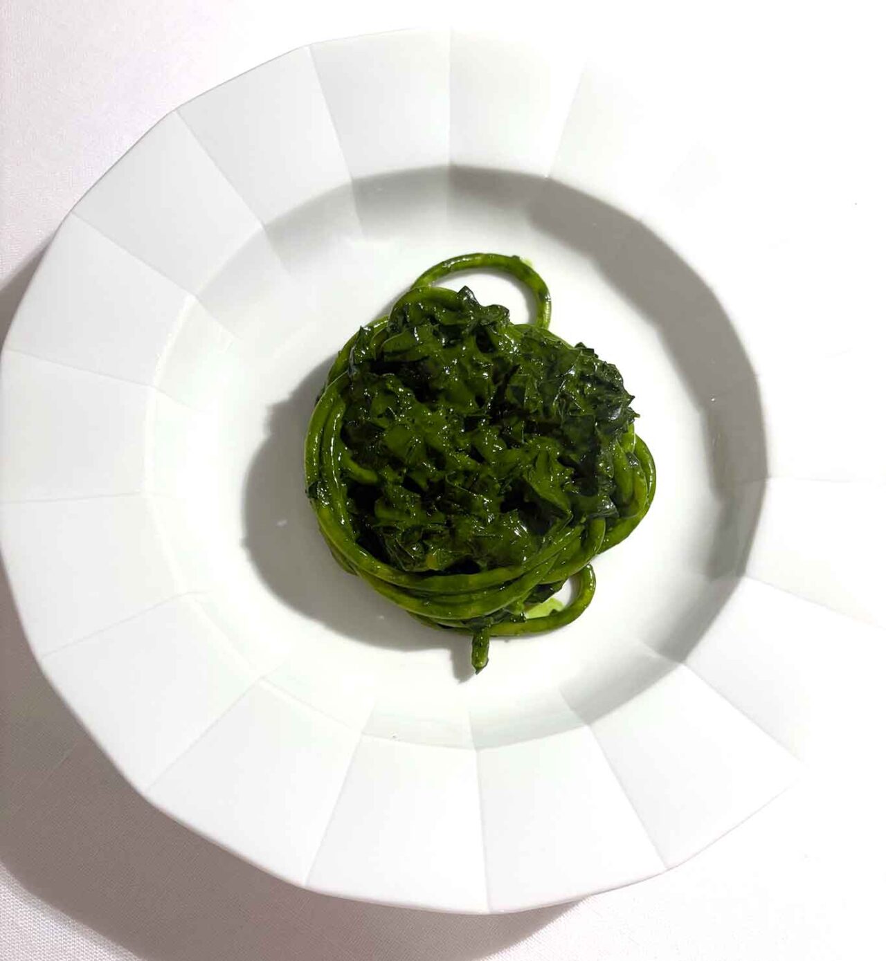 spaghetti e bieta del Ristorante Reale di Niko Romito a Castel di Sangro