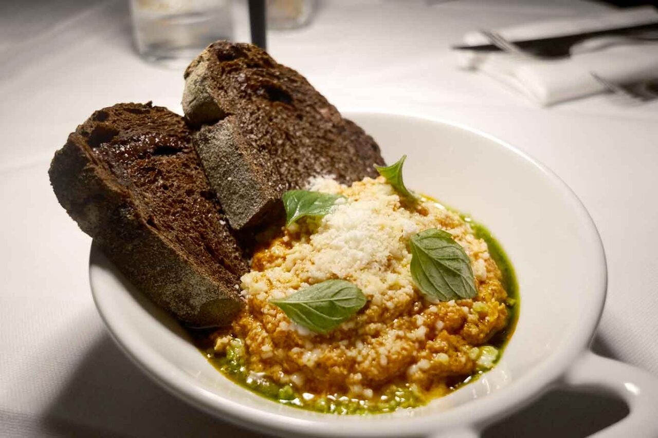 l'ovetto in purgatorio della Taverna Flavia a Roma