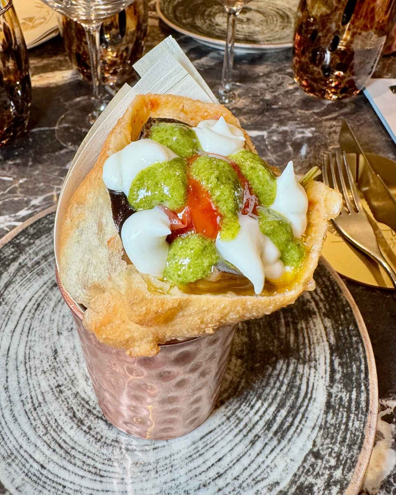 la pizza fritta con il cremoso di bufala