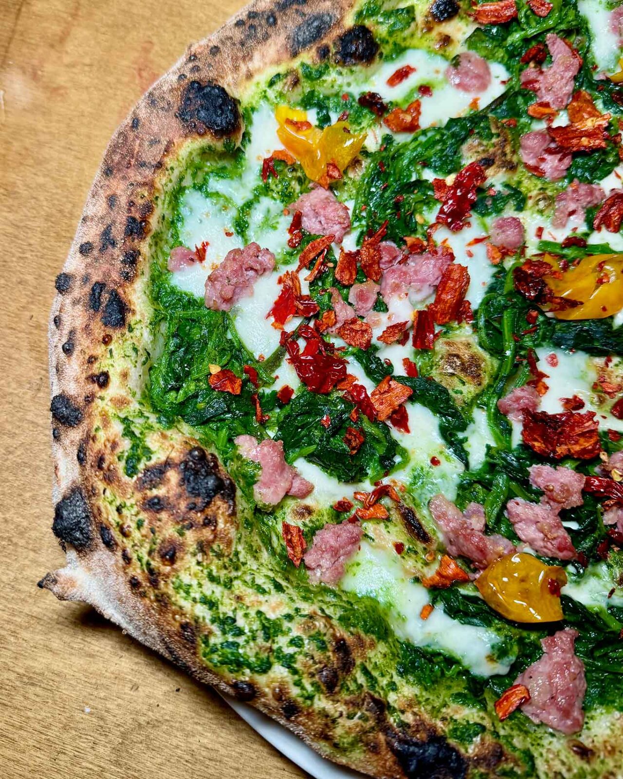 pizza salsiccia broccoli peperone crusco alla pizzeria Lucus ad Atella in Basilicata 