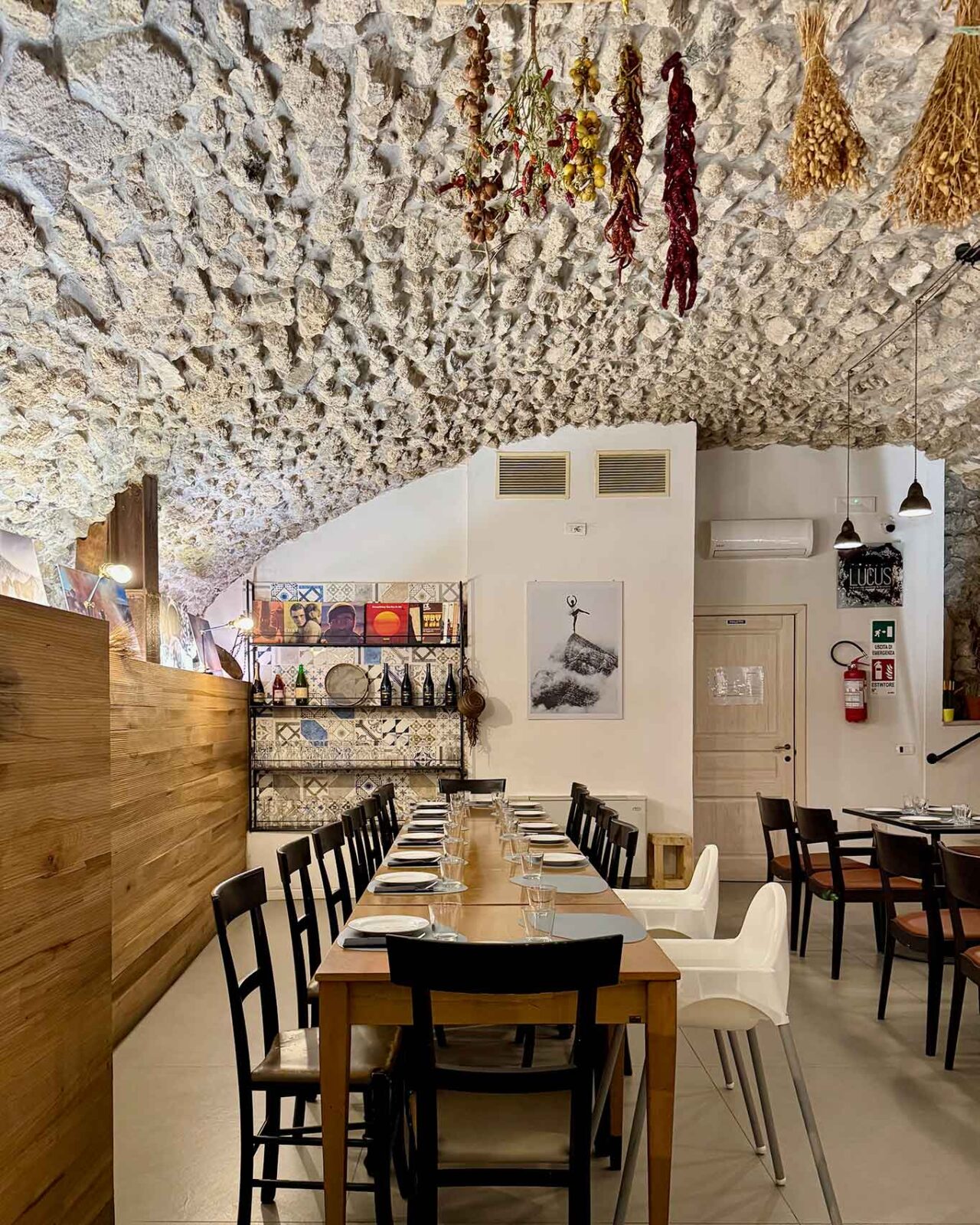 la sala della pizzeria Lucus ad Atella in Basilicata 