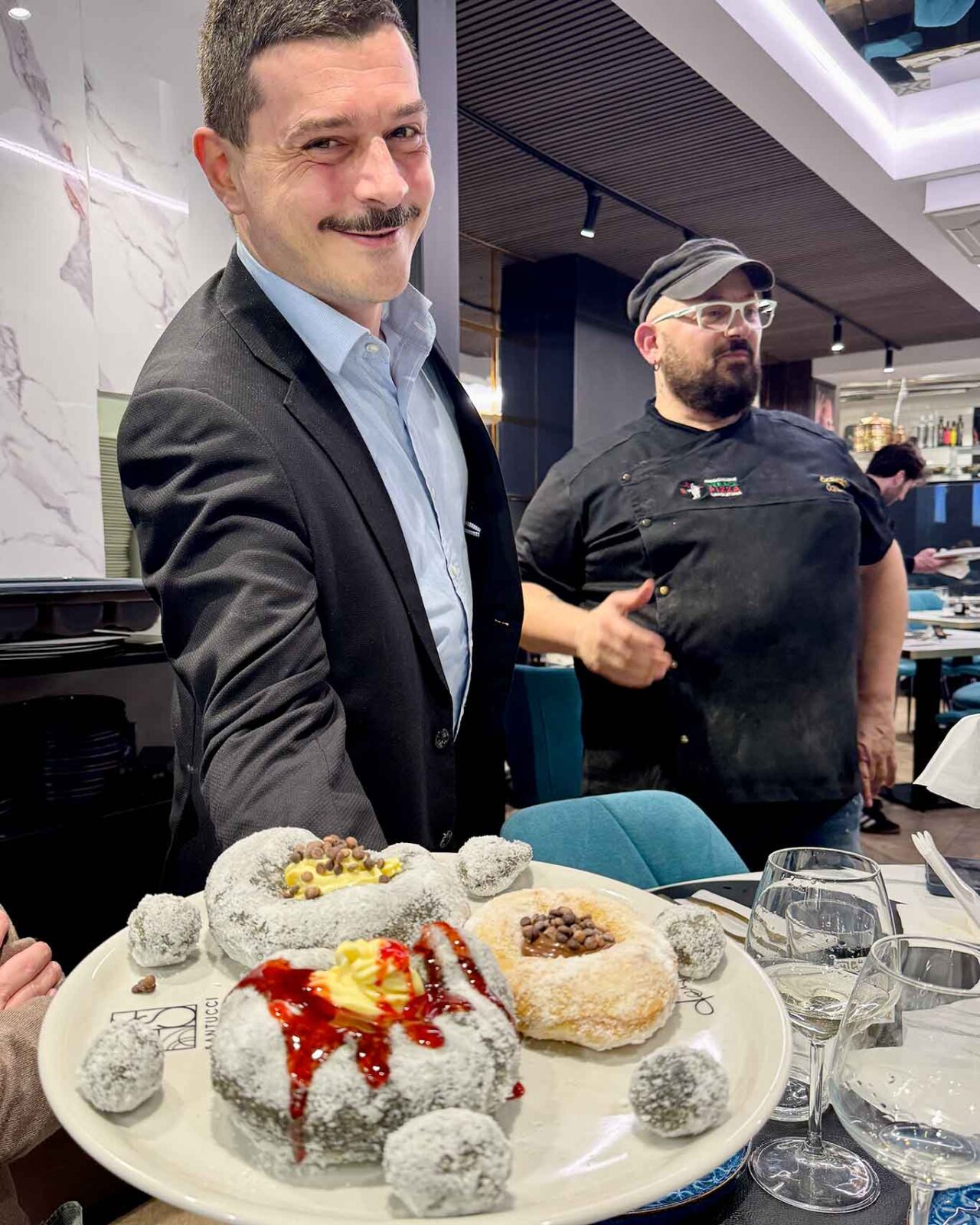 i dolci della pizzeria Salvatore Santucci a Napoli