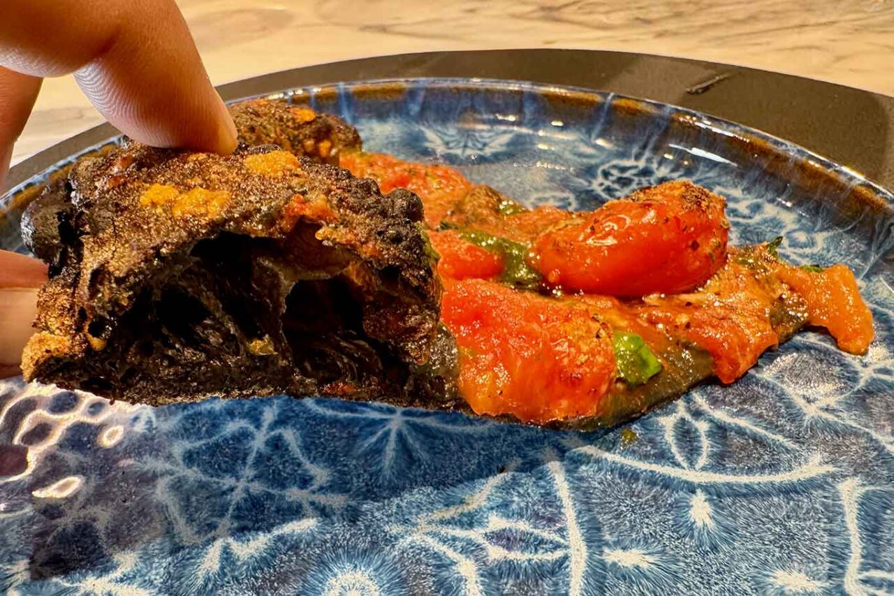 la pizza Marinera della pizzeria Salvatore Santucci a Napoli