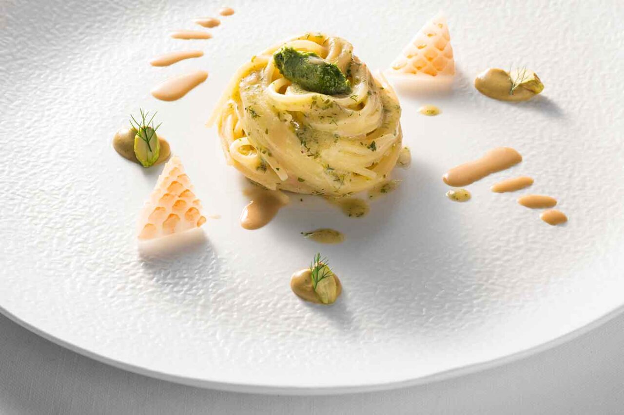 gli spaghettini alla colatura di alici del ristorante Torre del Saracino a Vico Equense 