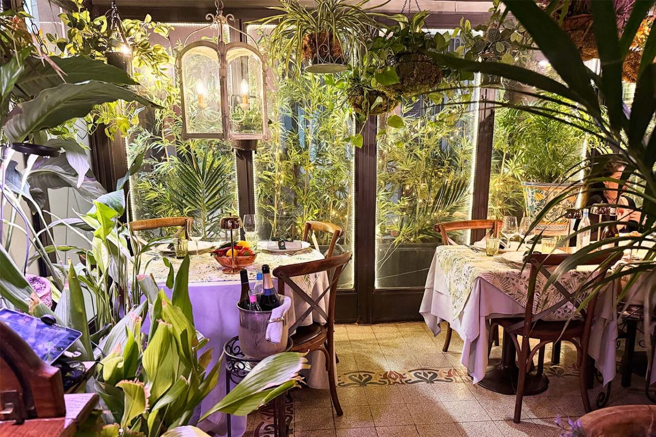 la veranda del ristorante di pesce 13 giugno a Milano