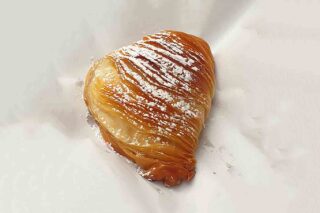 Pintauro, tempio di sfogliatelle, riapre a Napoli: sarà ancora storia?
