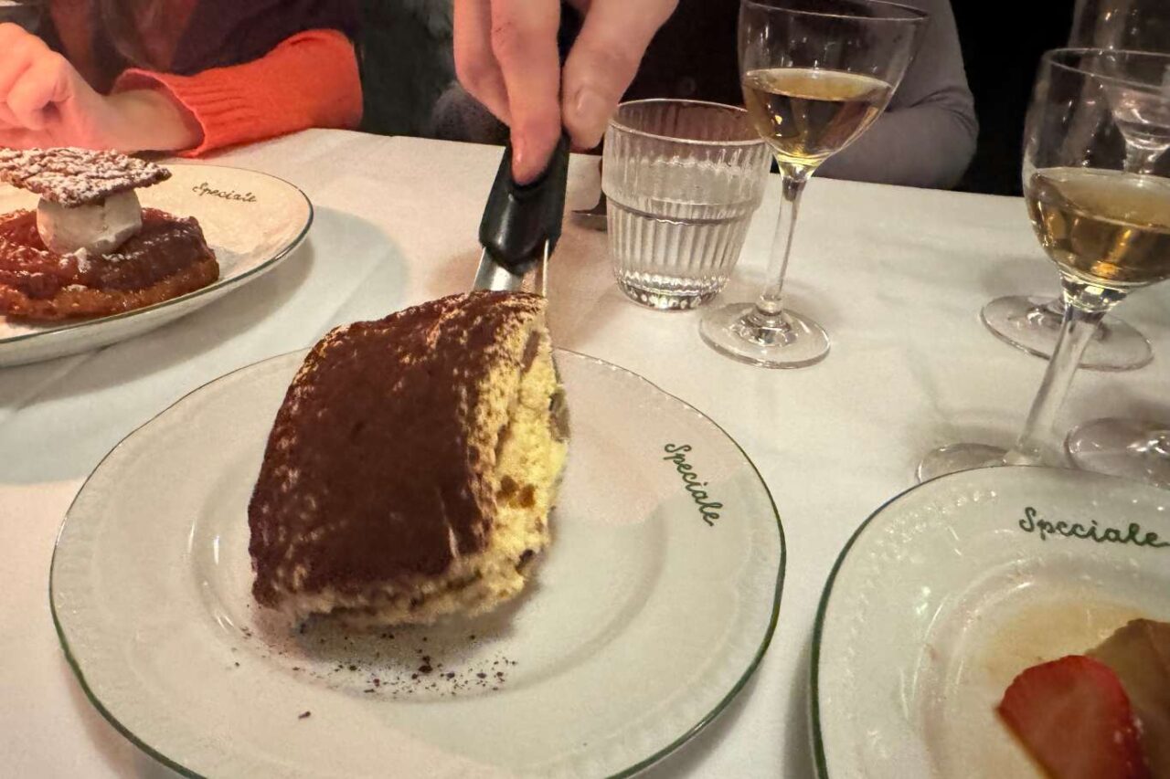 speciale osteria milano tiramisu servito
