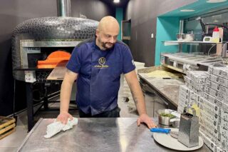 Antonio Moschino, fantastica pizza da asporto a prezzi imbattibili