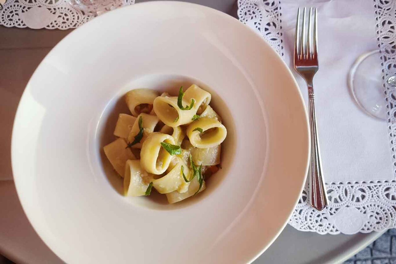 la calamarata con le seppie dell'Osteria Landi a Ostia 