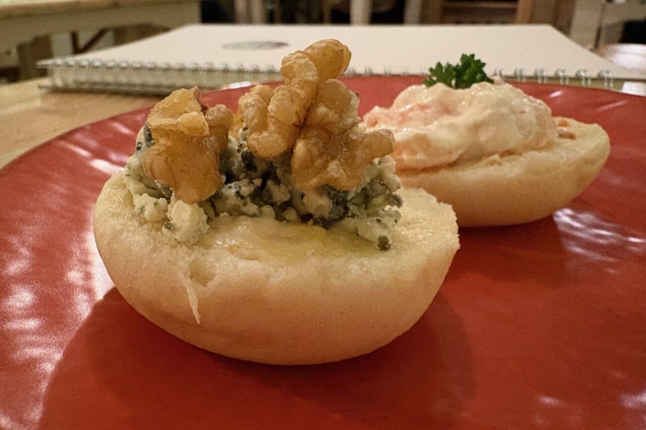 Verona Locandina Cappello panini al latte