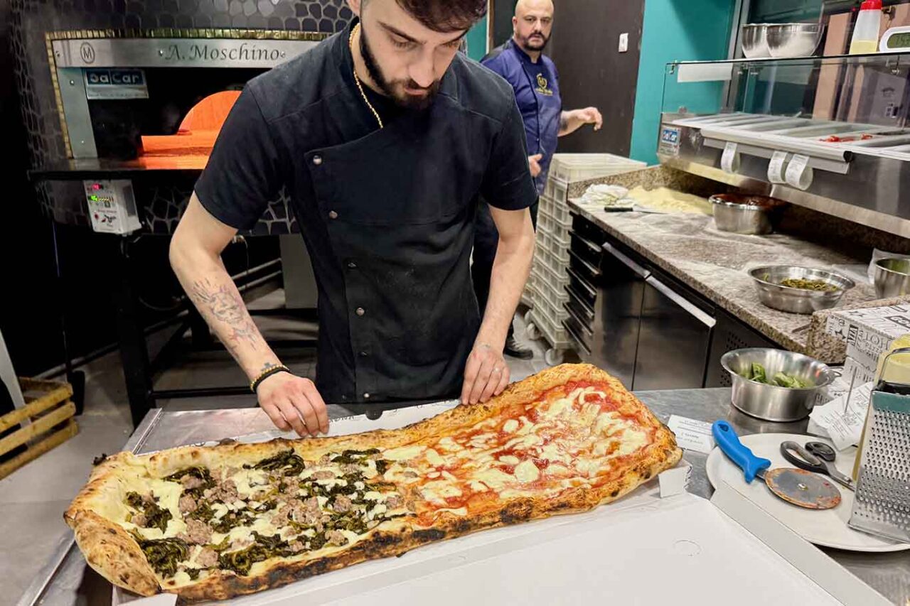 la pizza formato lenzuolo di Antonio Moschino