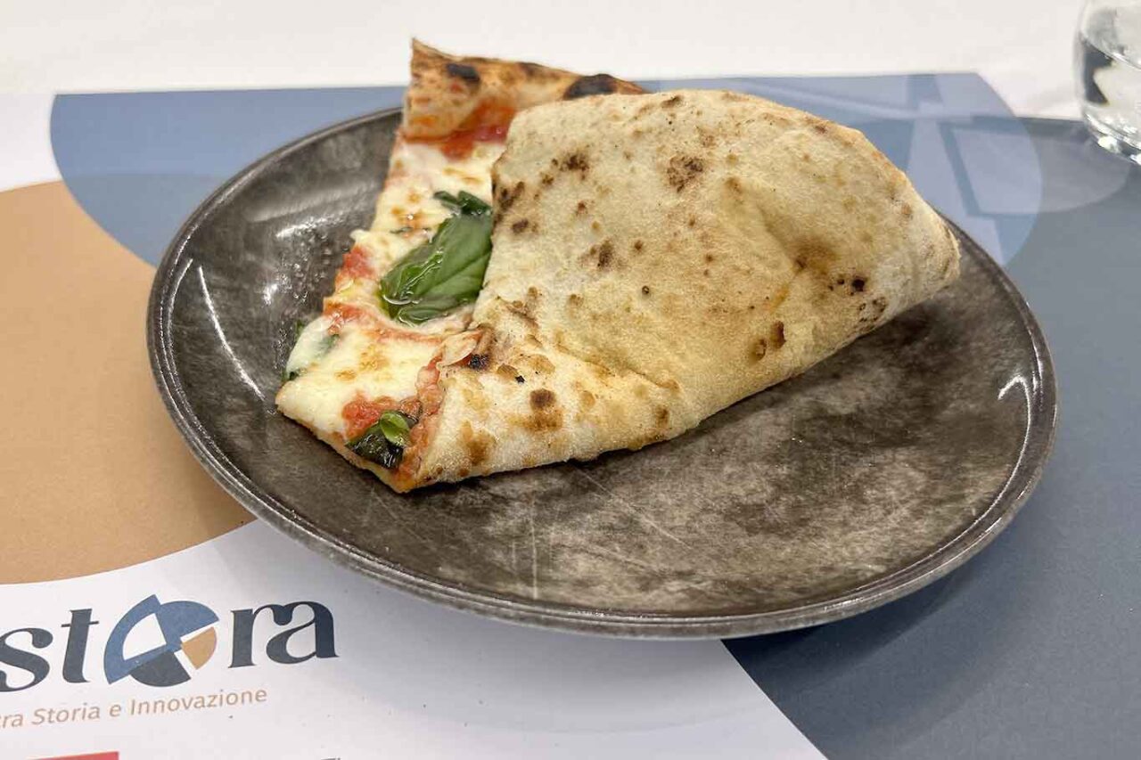 la cottura della pizza Margherita della pizzeria Di Stora ad Arpaia al Campionato 2026