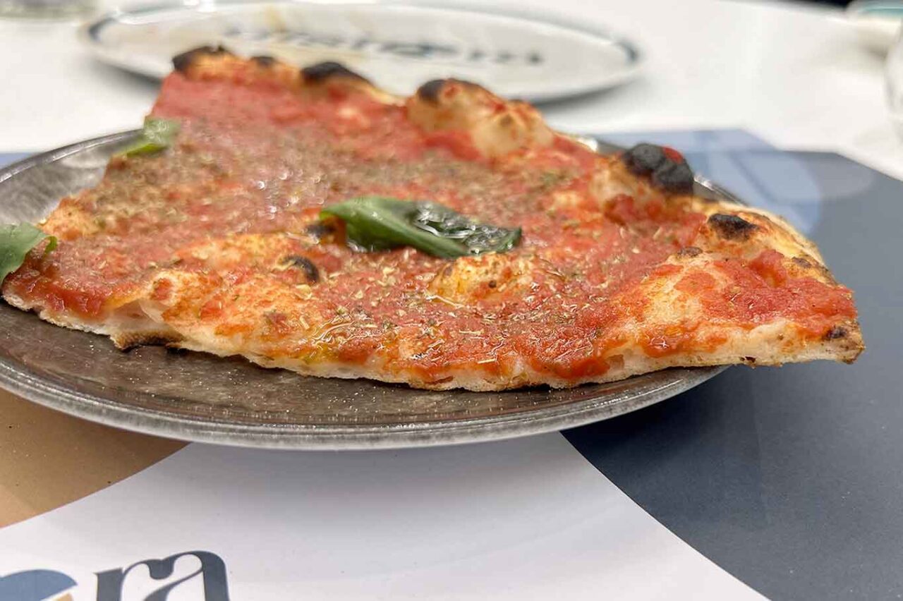 lo spicchio della pizza Marinara a ruota di carro della pizzeria Di Stora ad Arpaia al Campionato 2026
