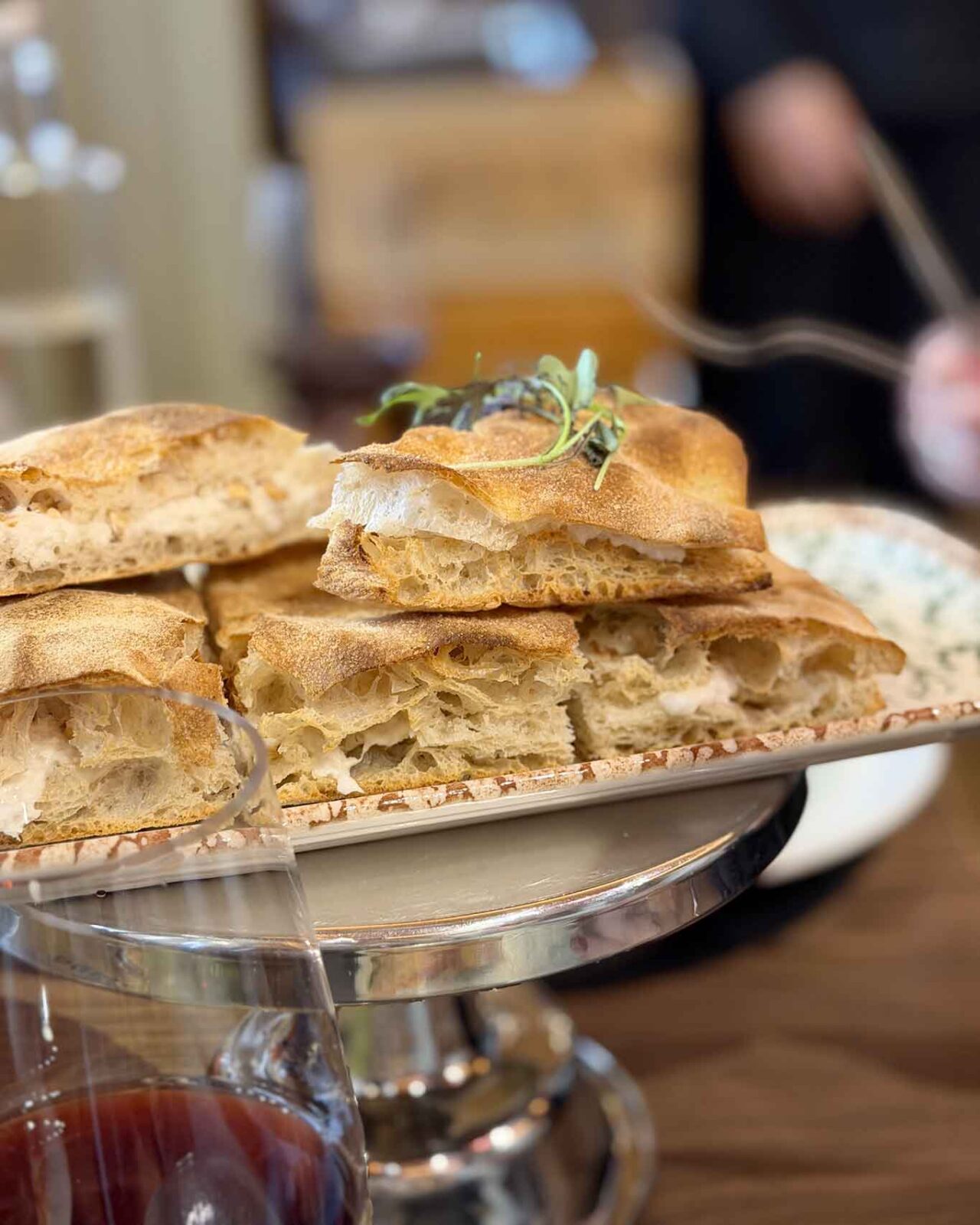 la pizza con il baccalà della pizzeria Sestogusto a Torino