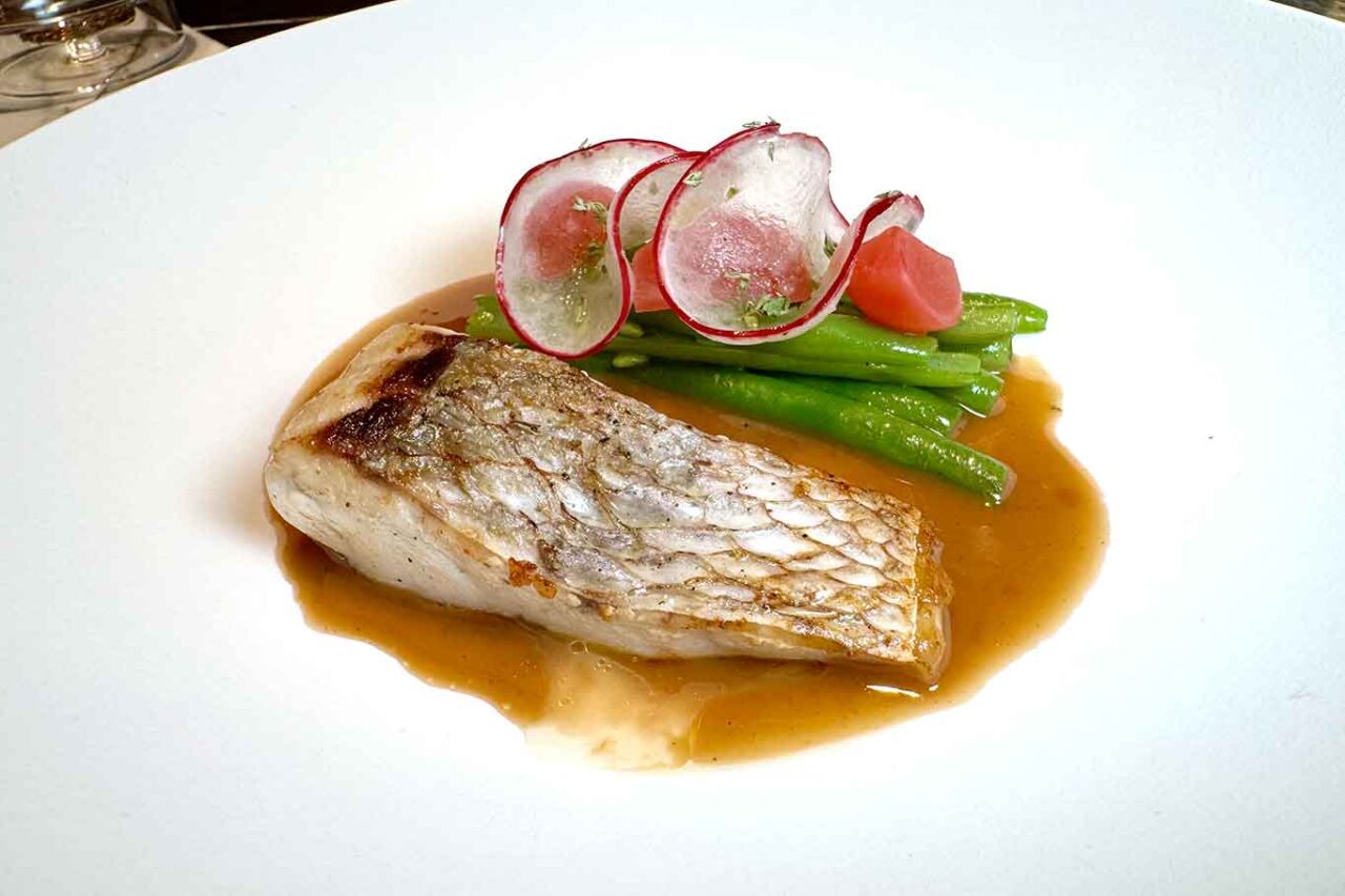 il dentice del ristorante Cinque Foglie a Battipaglia 