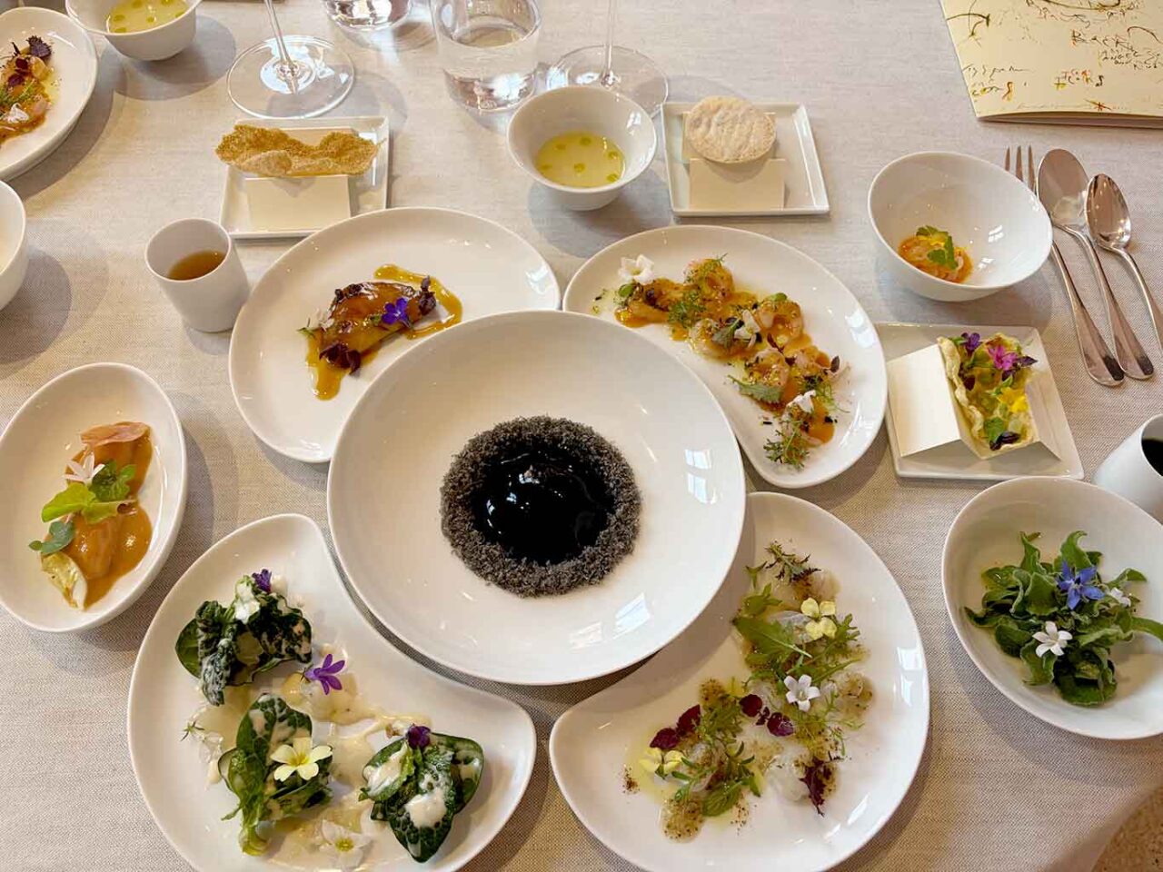 grande antipasto di pesce del ristorante tre stelle Michelin Piazza Duomo di Enrico Crippa ad Alba 